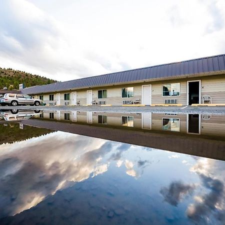 Oyo Riverside Inn John Day Or Екстериор снимка